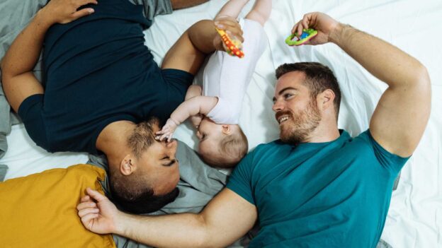 Couple d'homme avec un enfant