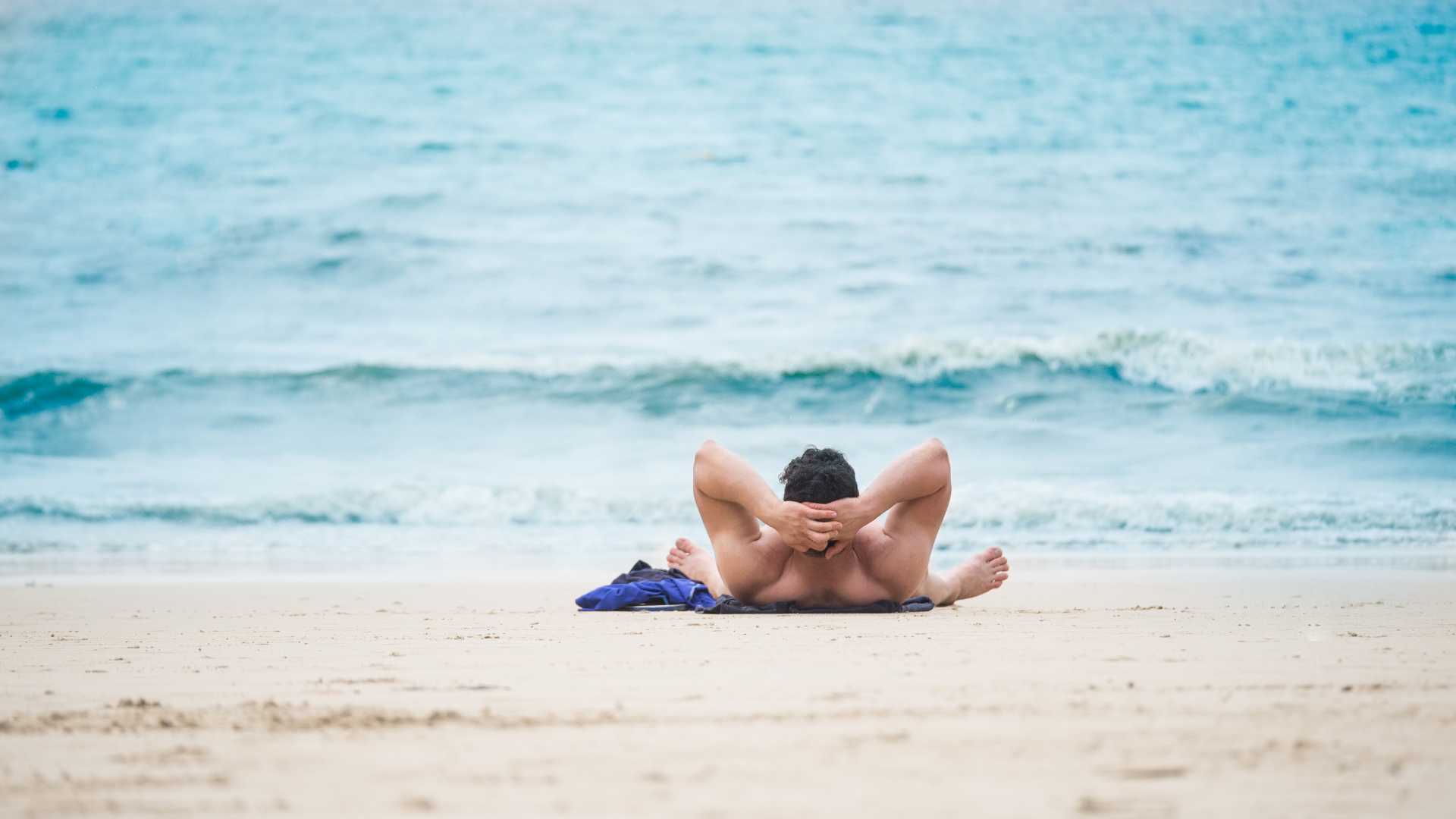 Homme sur la plage